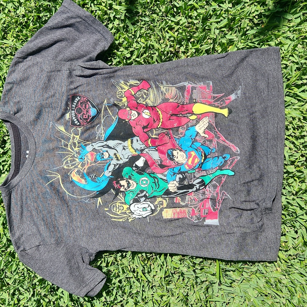 Boys youth Justice League shirt size medium (10-12)